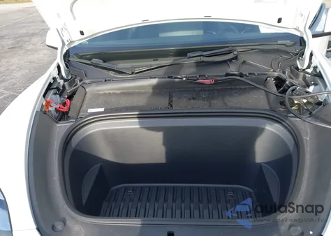 2023 Tesla Model Y Awd/Long Range Dual Motor All-Wheel Drive z USA, uszkodzony, nr VIN 7SAYGDEE3PA123054